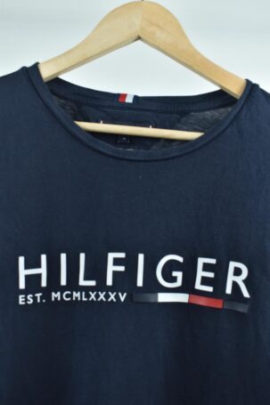 Tommy Hilfiger T-shirt με Ανάγλυφο Λογότυπο σε Σκούρο Μπλε No XL